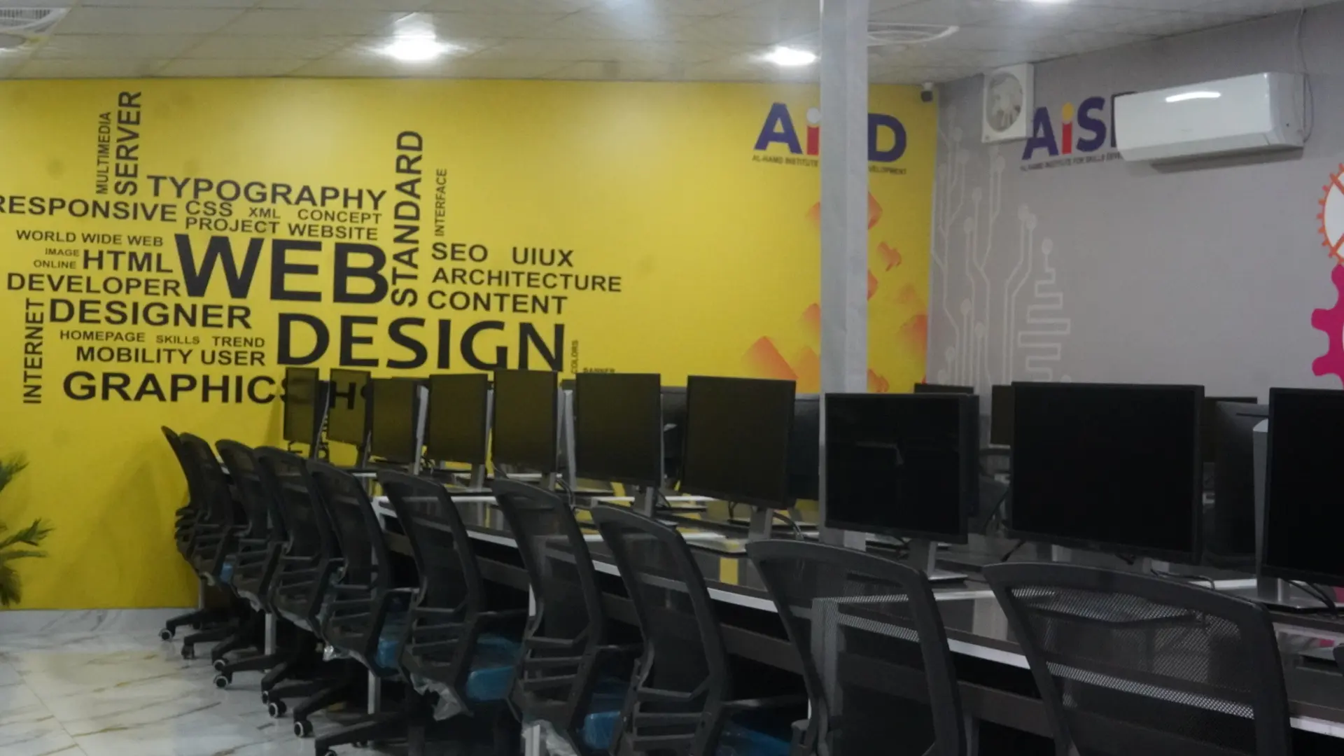 Creative wall branding for SEO and UI-UX courses